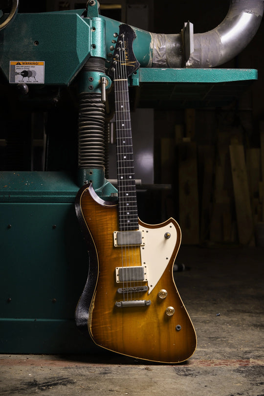 NOVO SIGNATURE VOLTUR - Tobacco Burst (3 of 6)
