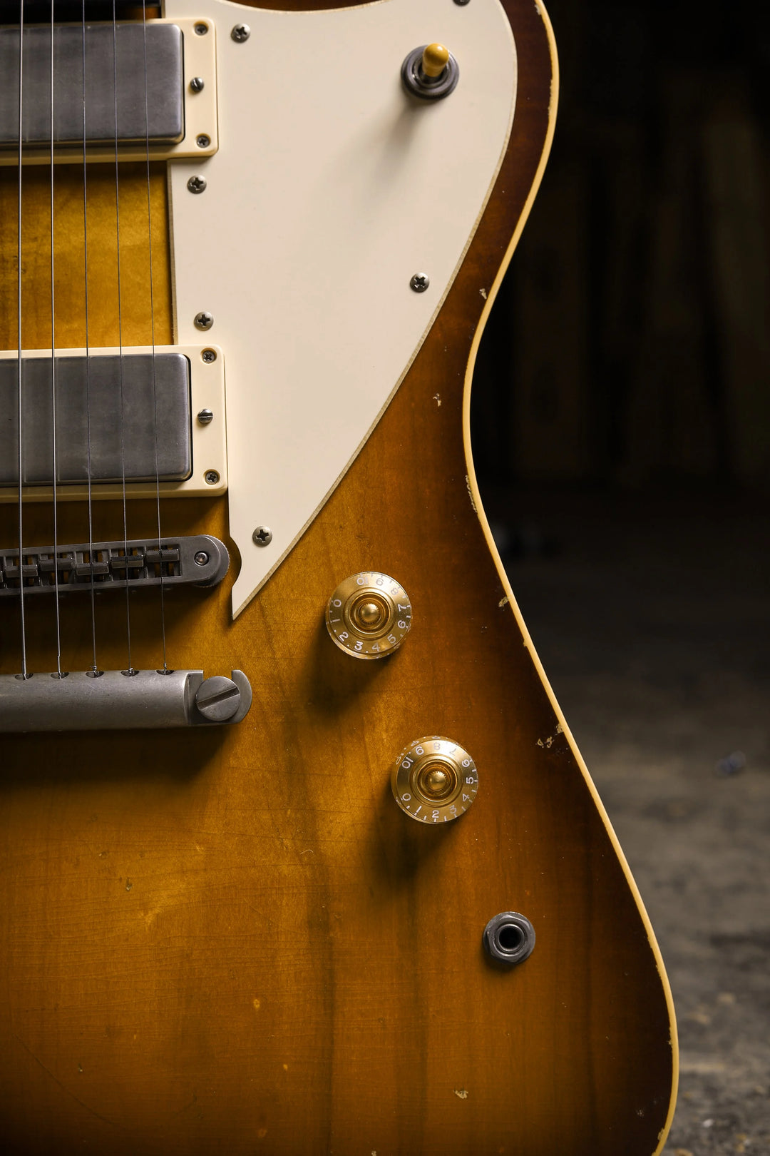 NOVO SIGNATURE VOLTUR - Tobacco Burst (3 of 6)