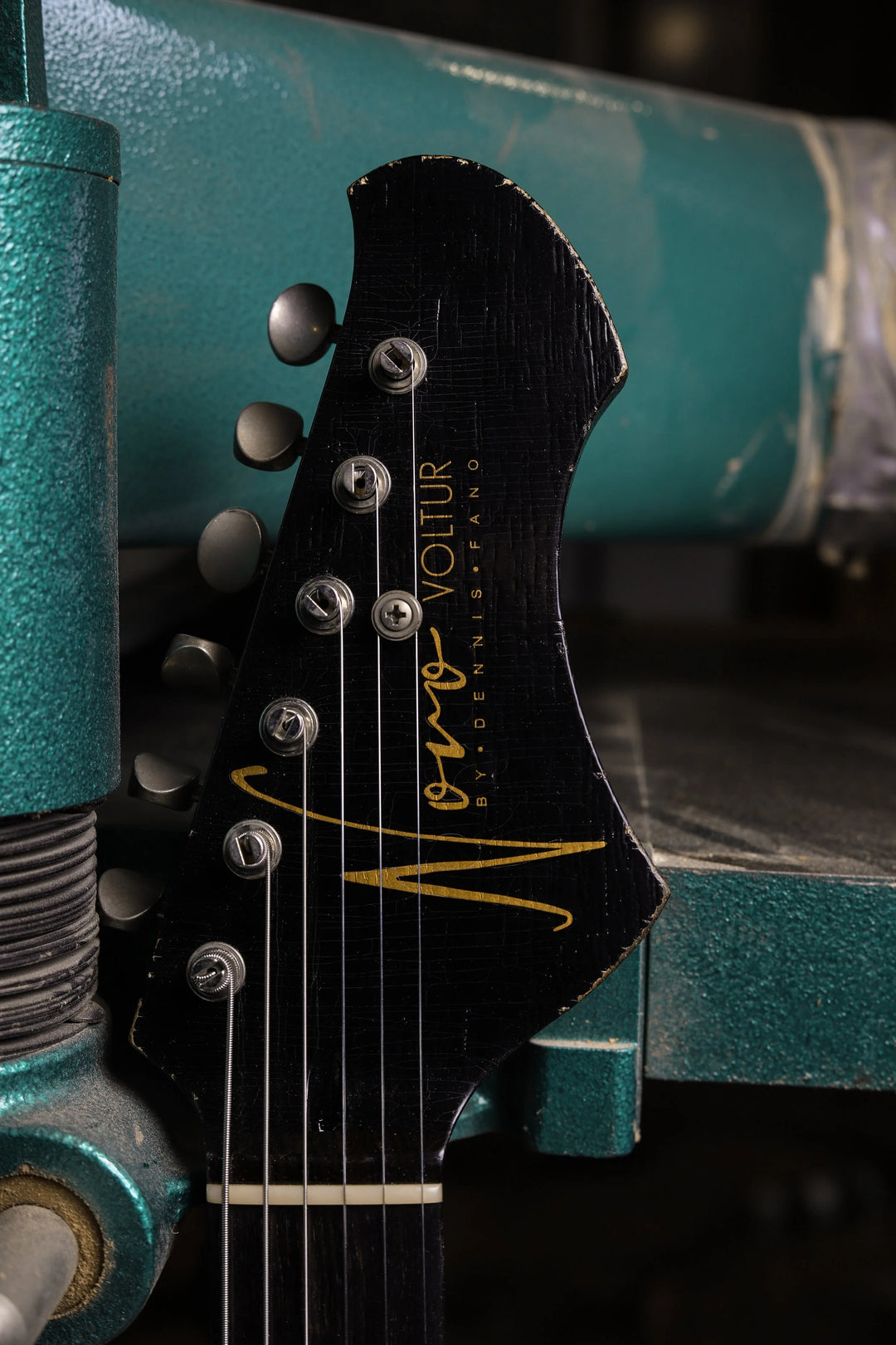 NOVO SIGNATURE VOLTUR - Tobacco Burst (3 of 6)