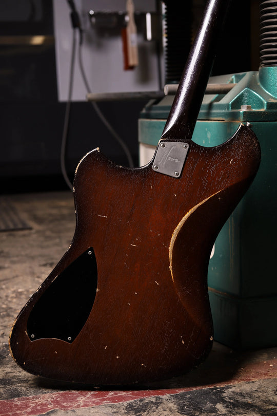 NOVO SIGNATURE VOLTUR - Tobacco Burst (3 of 6)