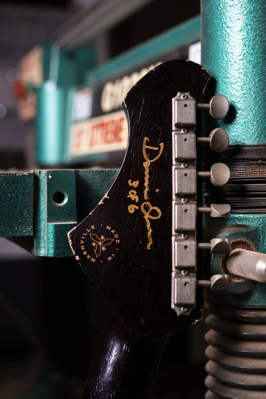 NOVO SIGNATURE VOLTUR - Tobacco Burst (3 of 6)