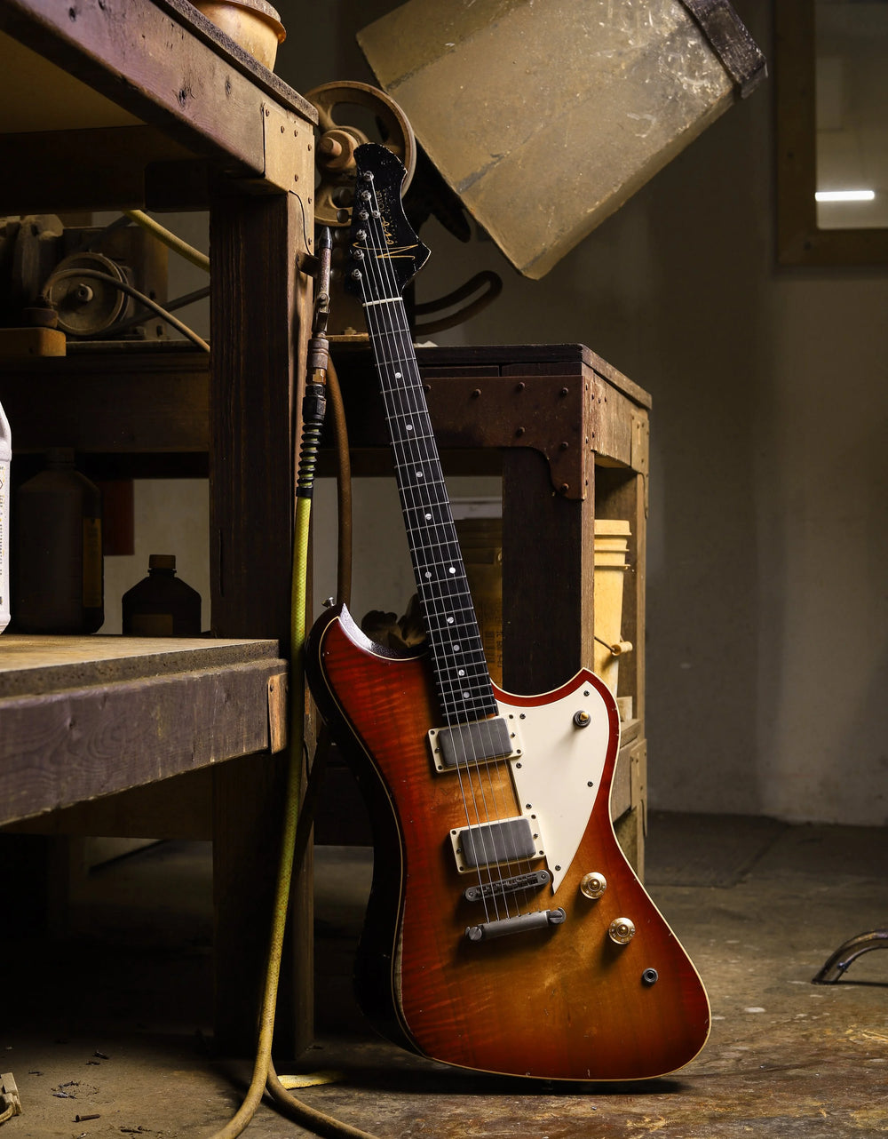 NOVO SIGNATURE VOLTUR - Cherry Burst (5 of 6)
