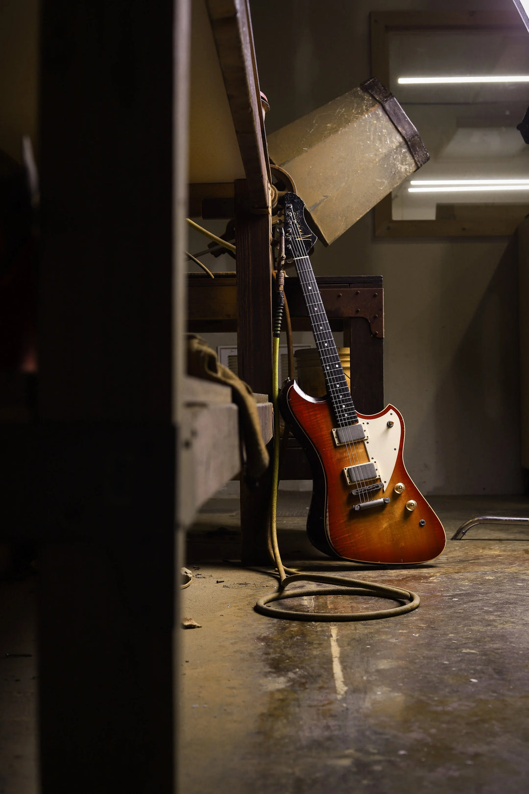 NOVO SIGNATURE VOLTUR - Cherry Burst (5 of 6)