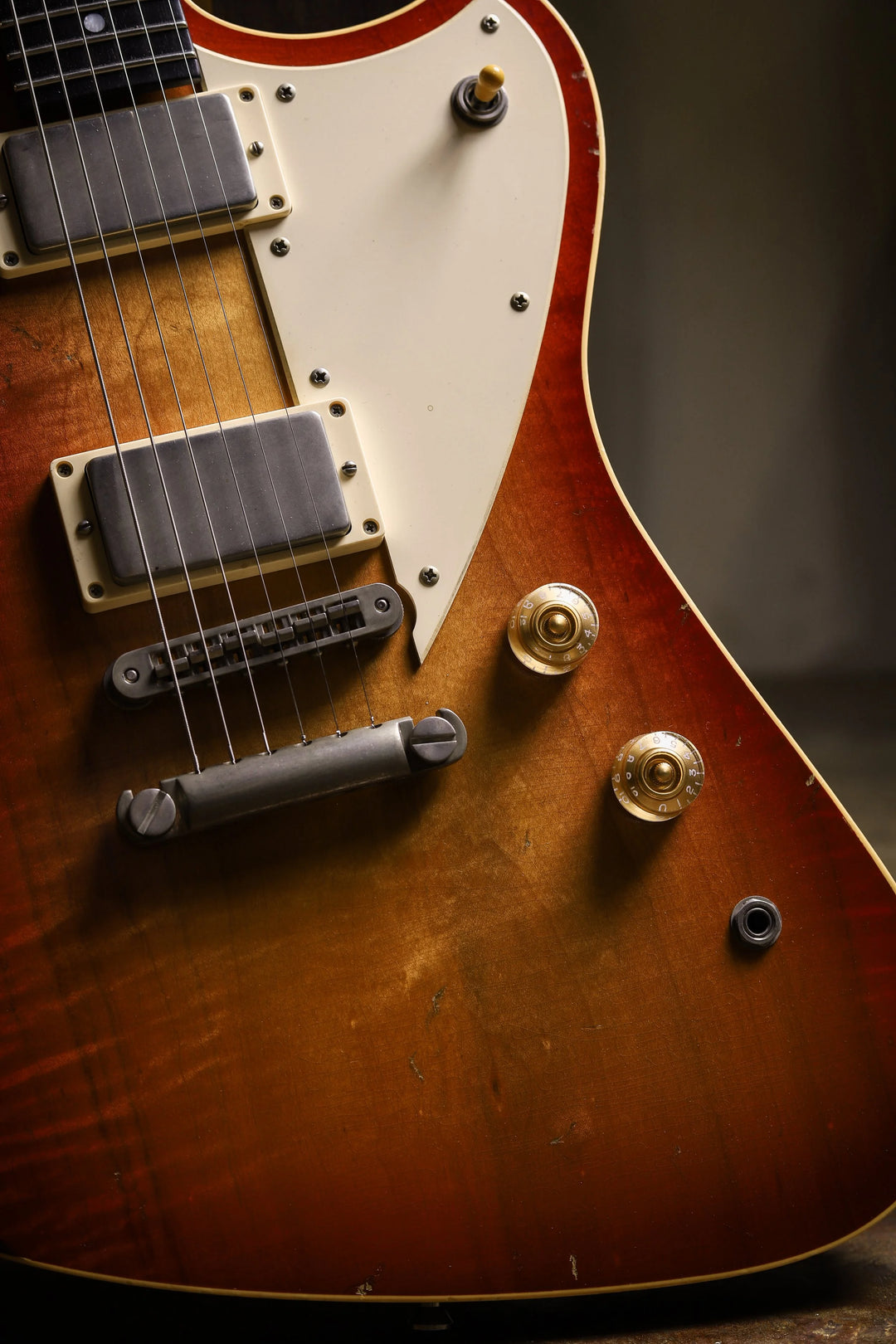 NOVO SIGNATURE VOLTUR - Cherry Burst (5 of 6)