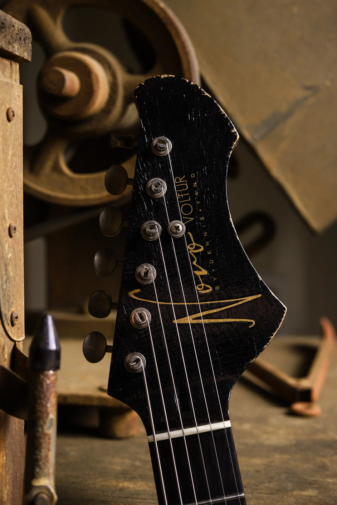 NOVO SIGNATURE VOLTUR - Cherry Burst (5 of 6)