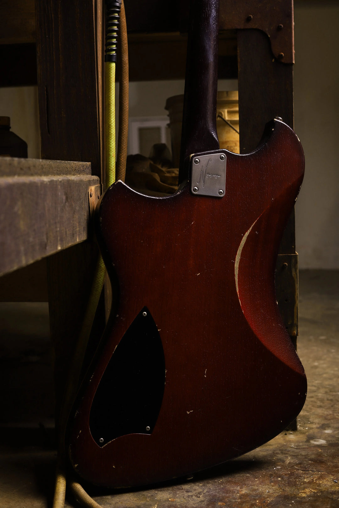 NOVO SIGNATURE VOLTUR - Cherry Burst (5 of 6)