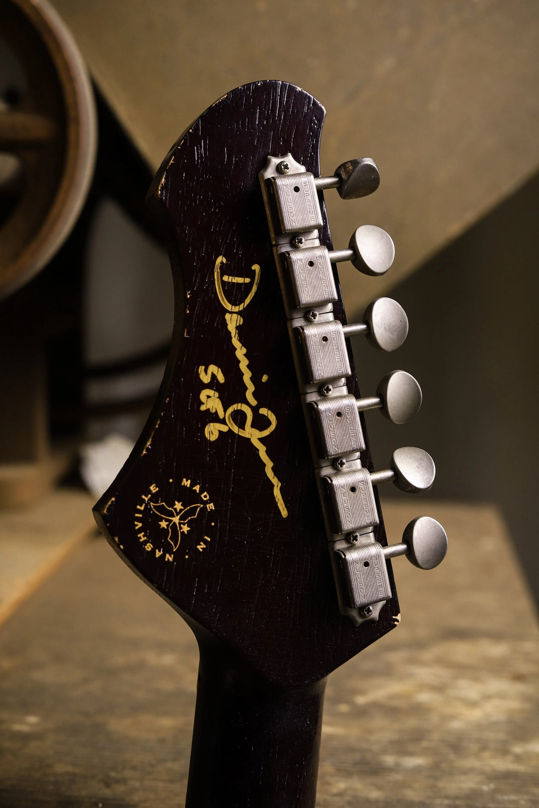 NOVO SIGNATURE VOLTUR - Cherry Burst (5 of 6)