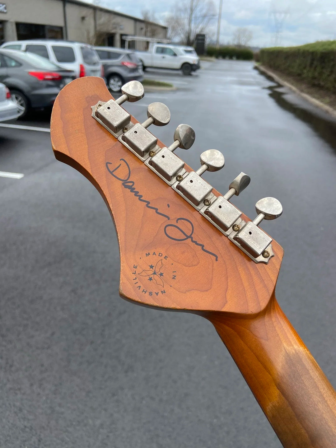 NOVO SIGNATURE SOLUS F1 - Vintage Burst