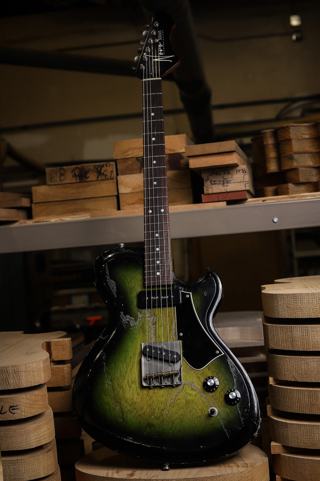 Novo Solus F2 in Cat's Eye Burst