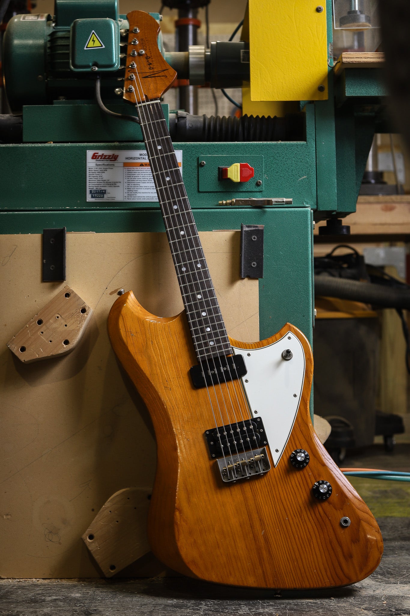 VOLTUR V2 – Novo Guitars