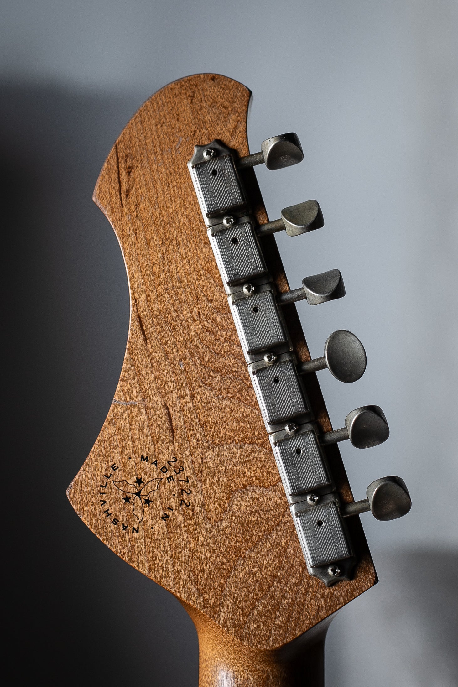 Novo Idris in Shell Pink – Novo Guitars