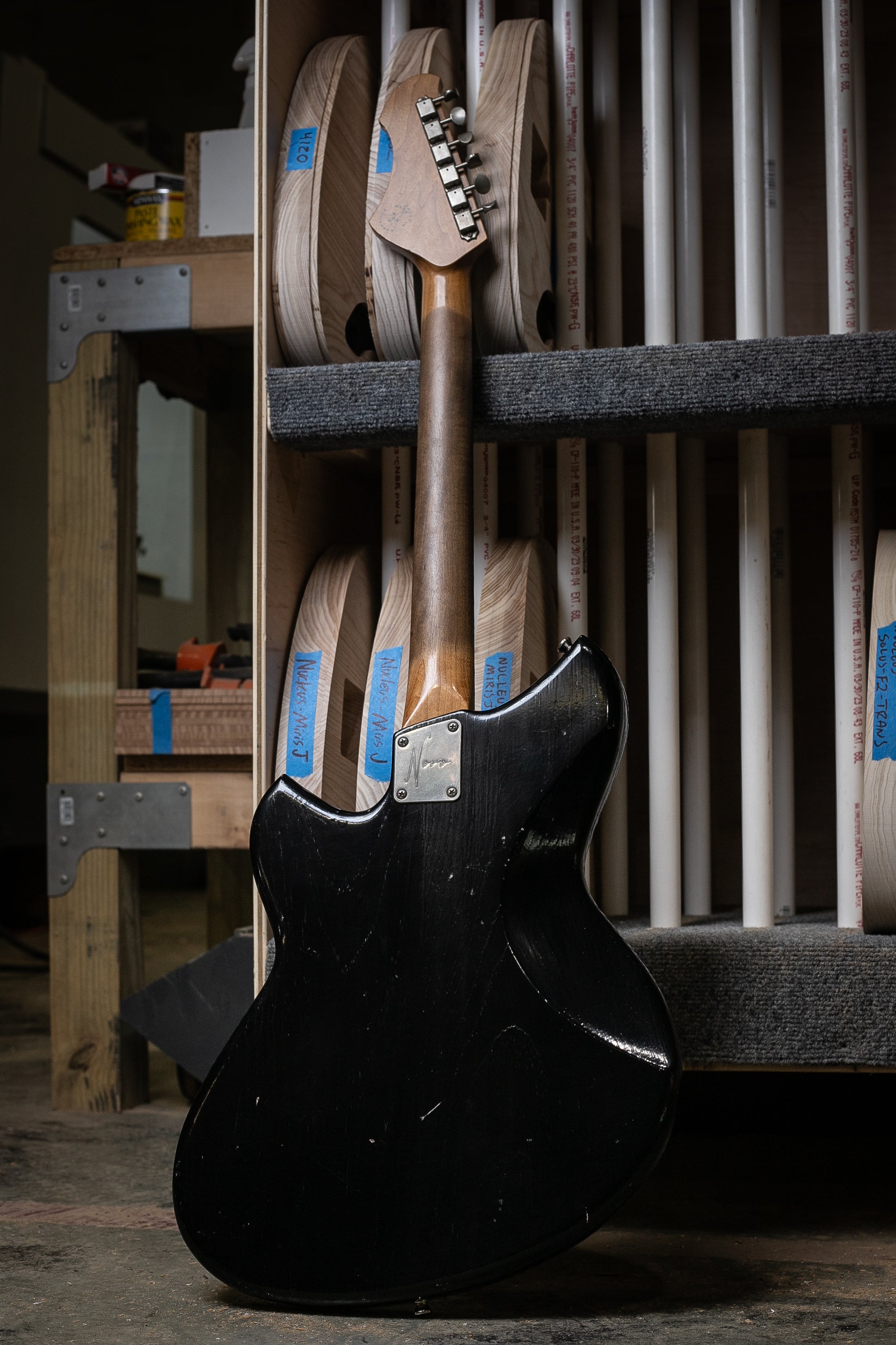 Novo Serus J in Bull Black – Novo Guitars