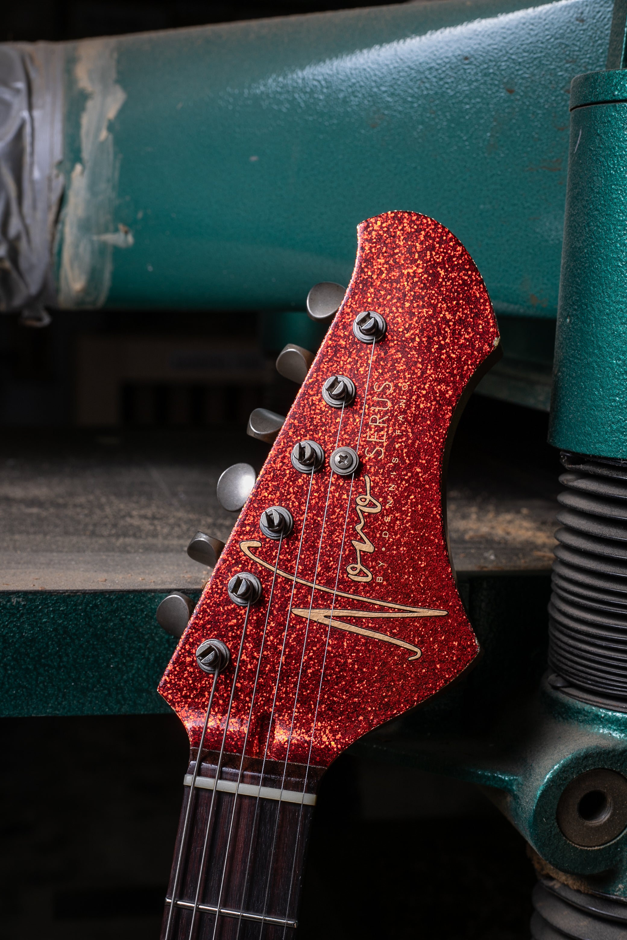 Novo Serus P2 in Candy Apple Red Sparkle – Novo Guitars