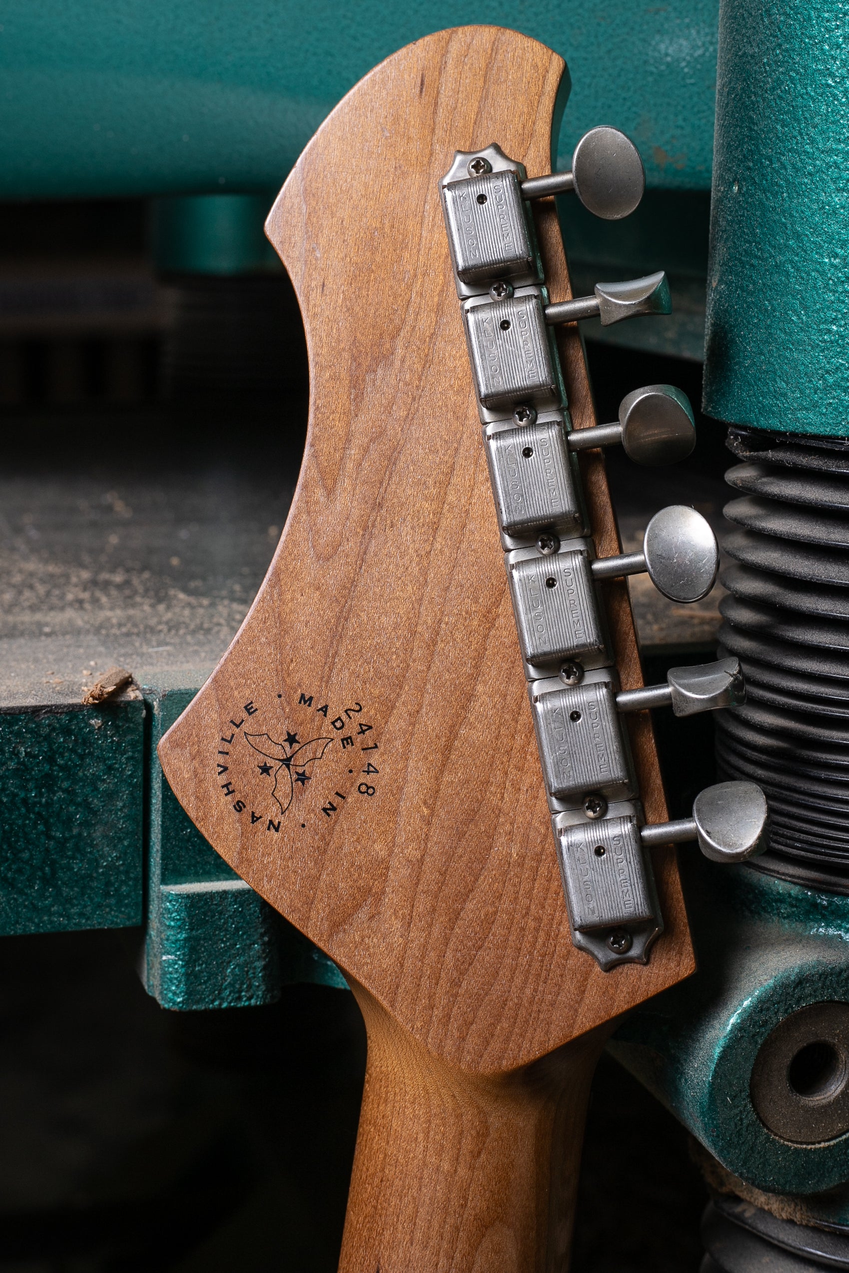 Novo Serus P2 in Candy Apple Red Sparkle – Novo Guitars