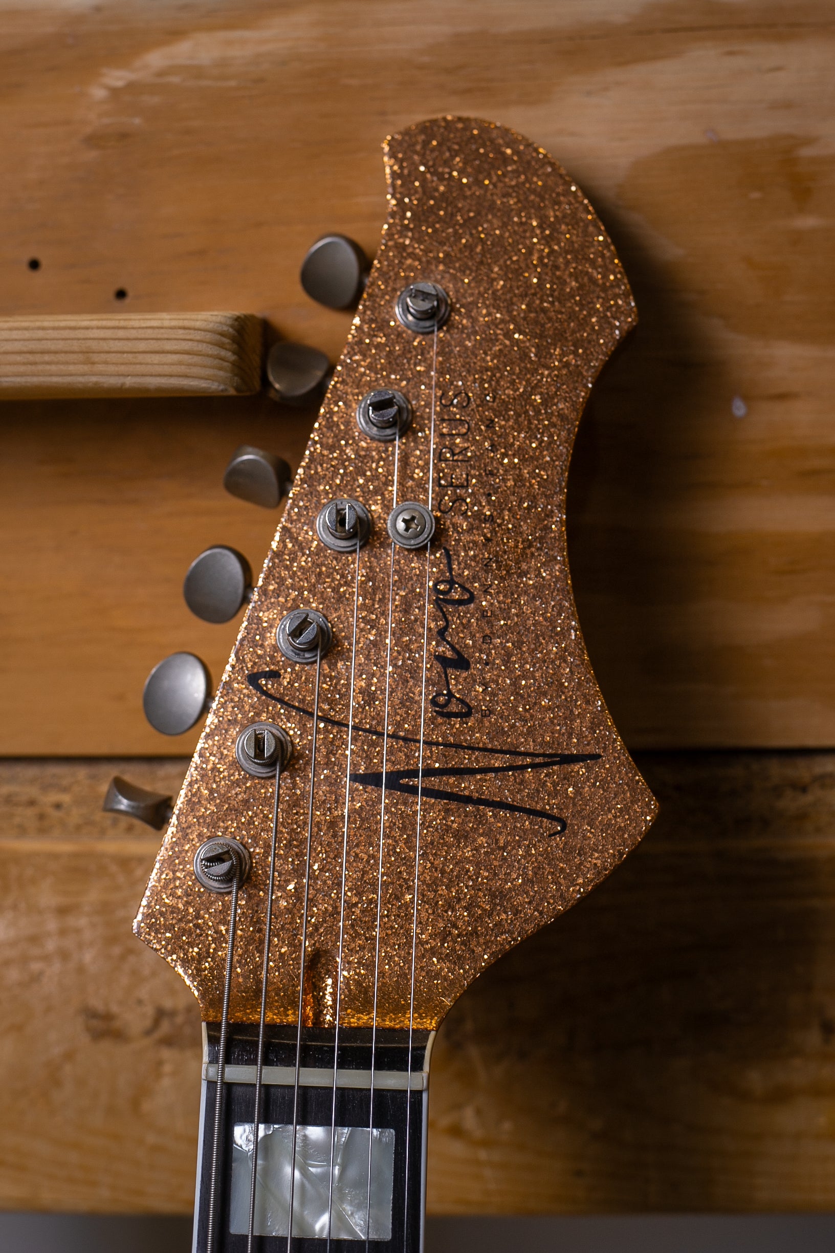 Novo Serus P2 in Copper Sparkle – Novo Guitars