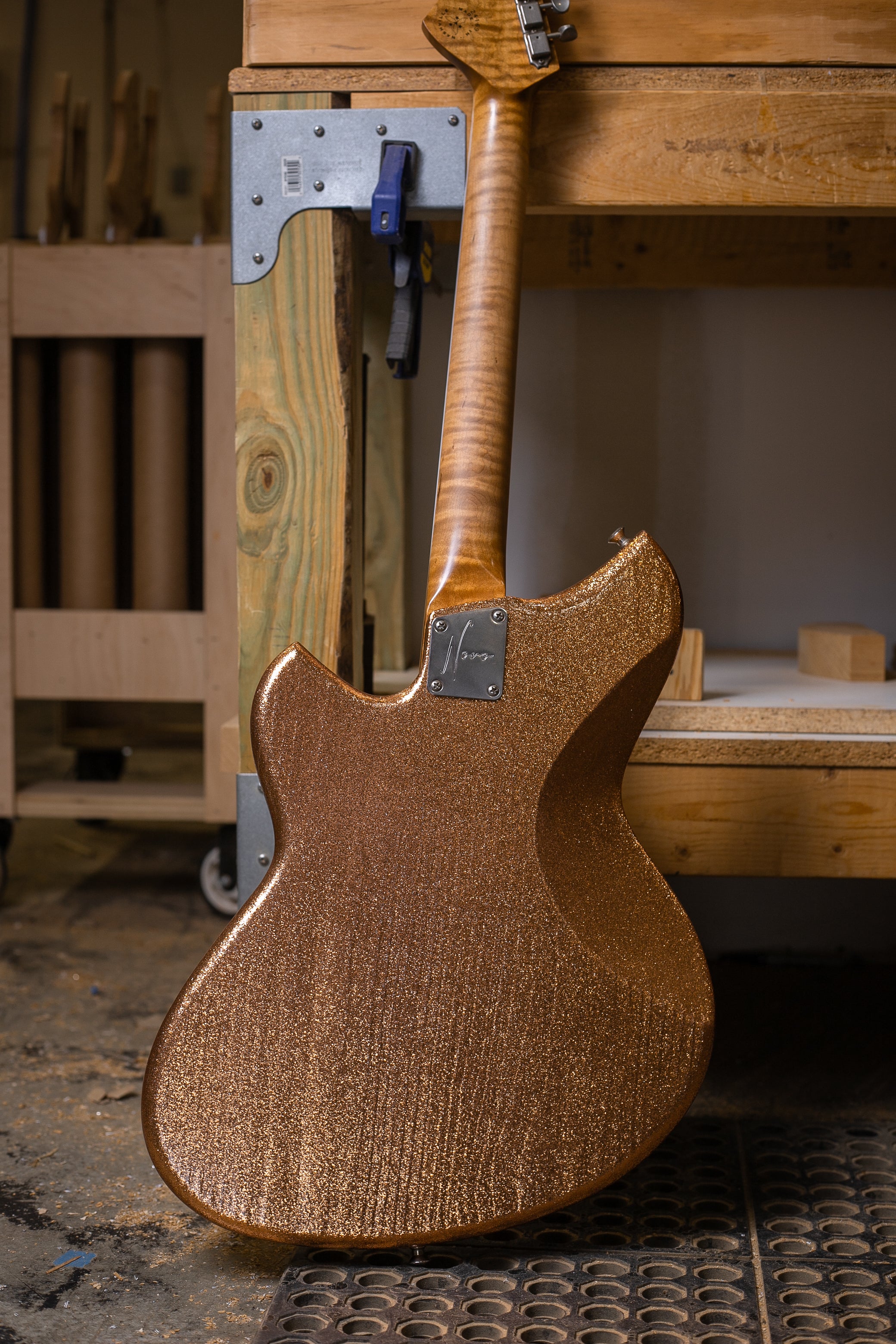 Novo Serus P2 in Copper Sparkle – Novo Guitars