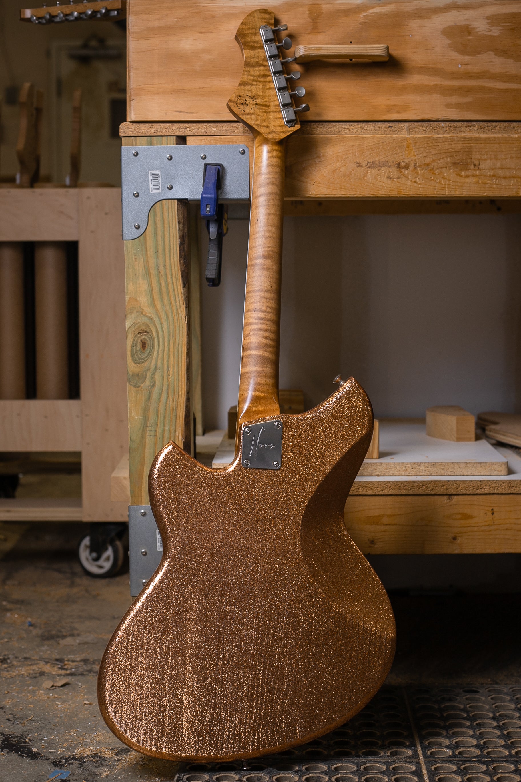 Novo Serus P2 in Copper Sparkle – Novo Guitars