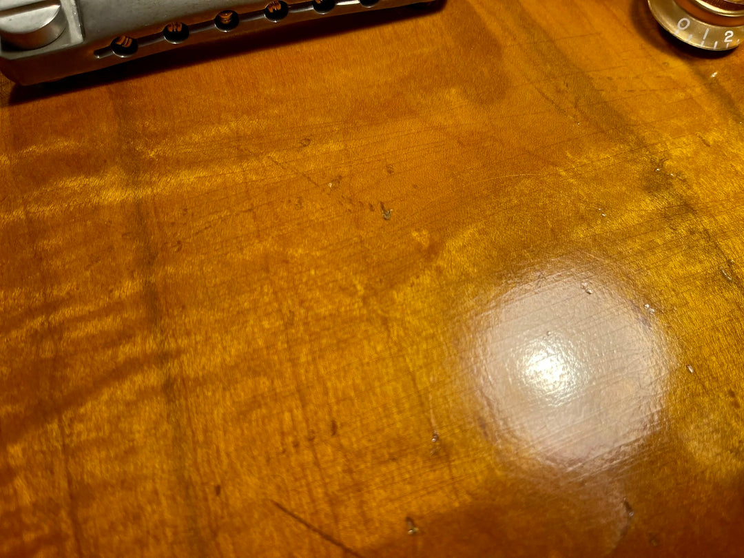 NOVO SIGNATURE VOLTUR - Tobacco Burst (3 of 6)