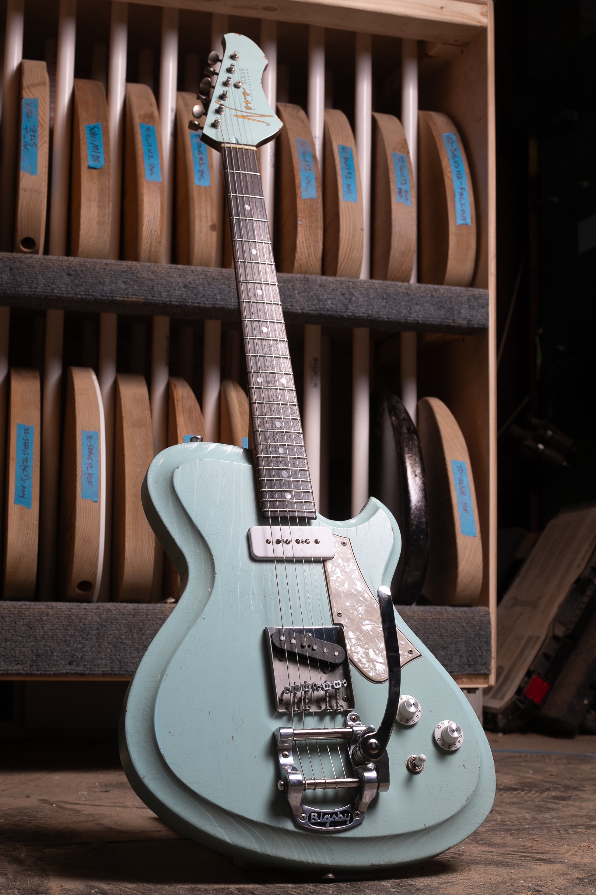 Novo Solus F2 LTD in Sonic Blue – Novo Guitars