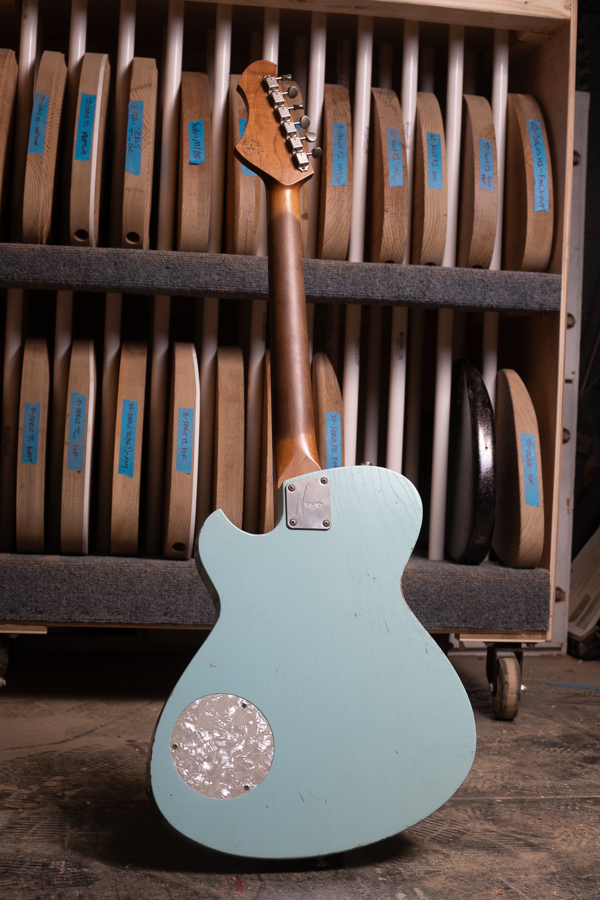 Novo Solus F2 LTD in Sonic Blue – Novo Guitars