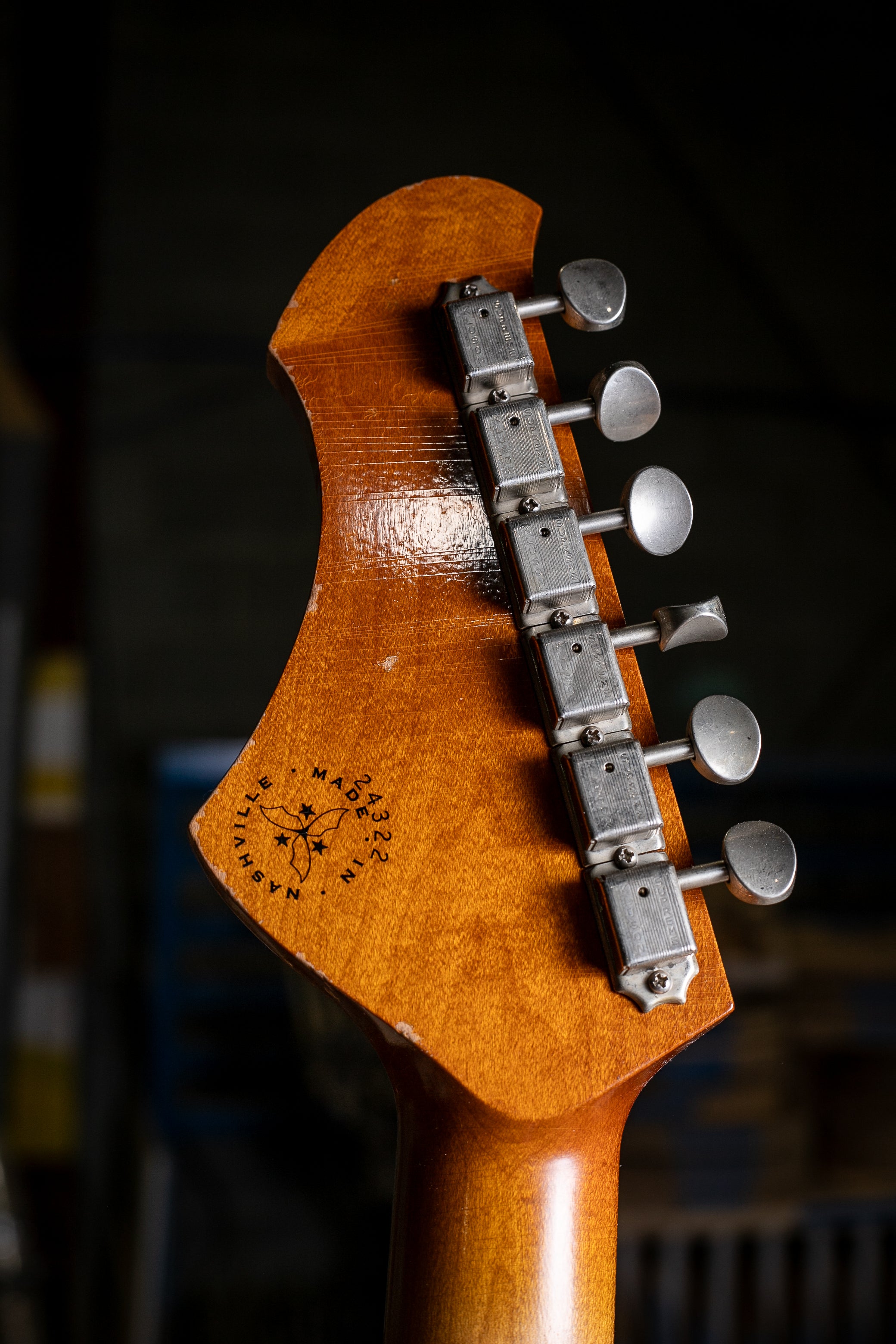 Novo Miris J in Amber – Novo Guitars