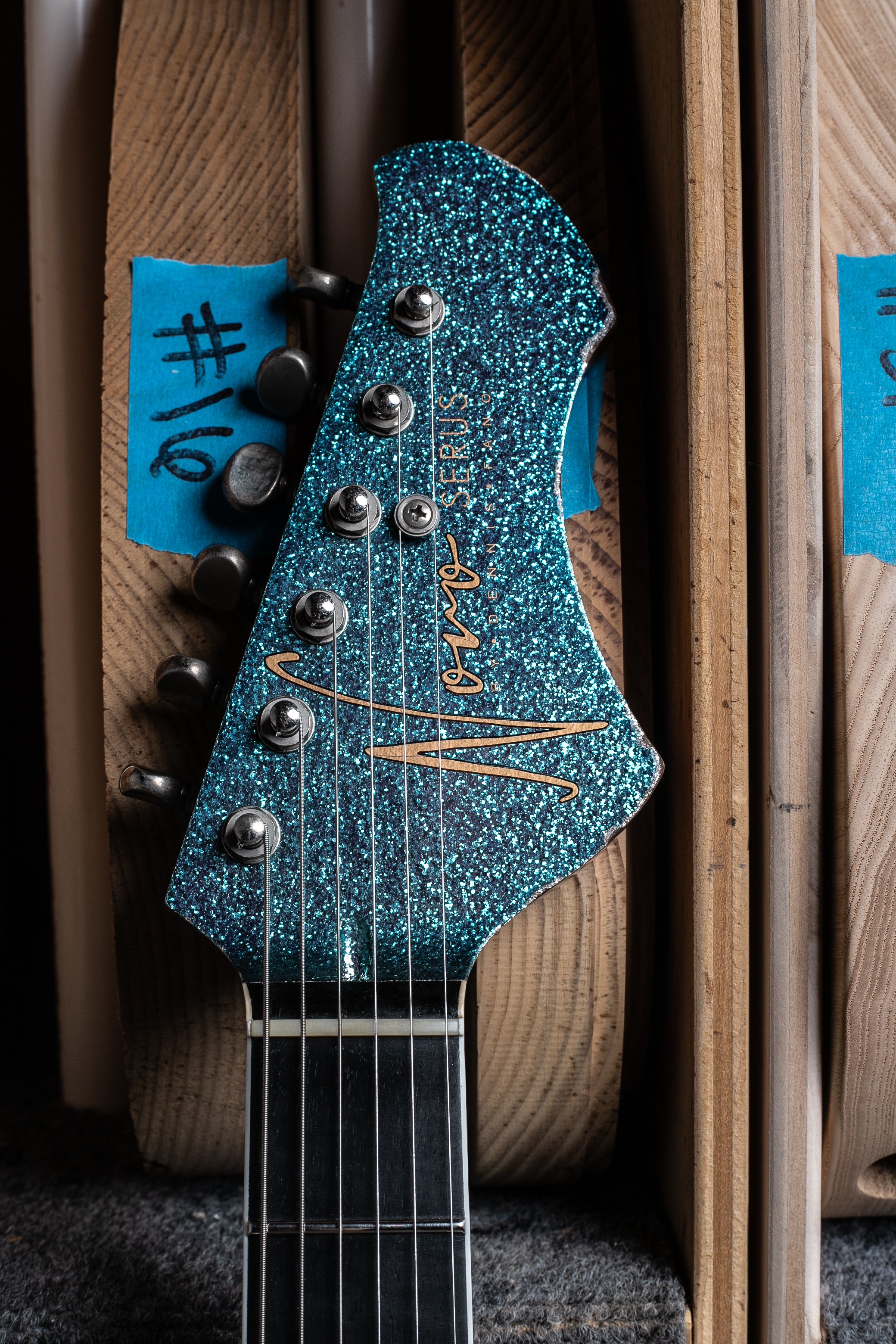 ギター RN Novo Serus J in Lake Placid Blue Sparkle – Novo Guitars