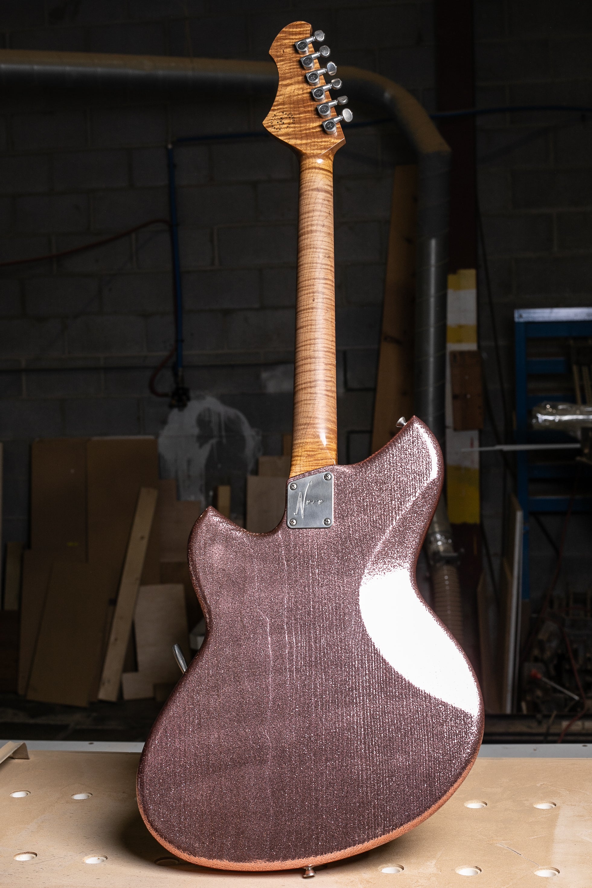 Novo Serus J in Burgundy Sparkle – Novo Guitars