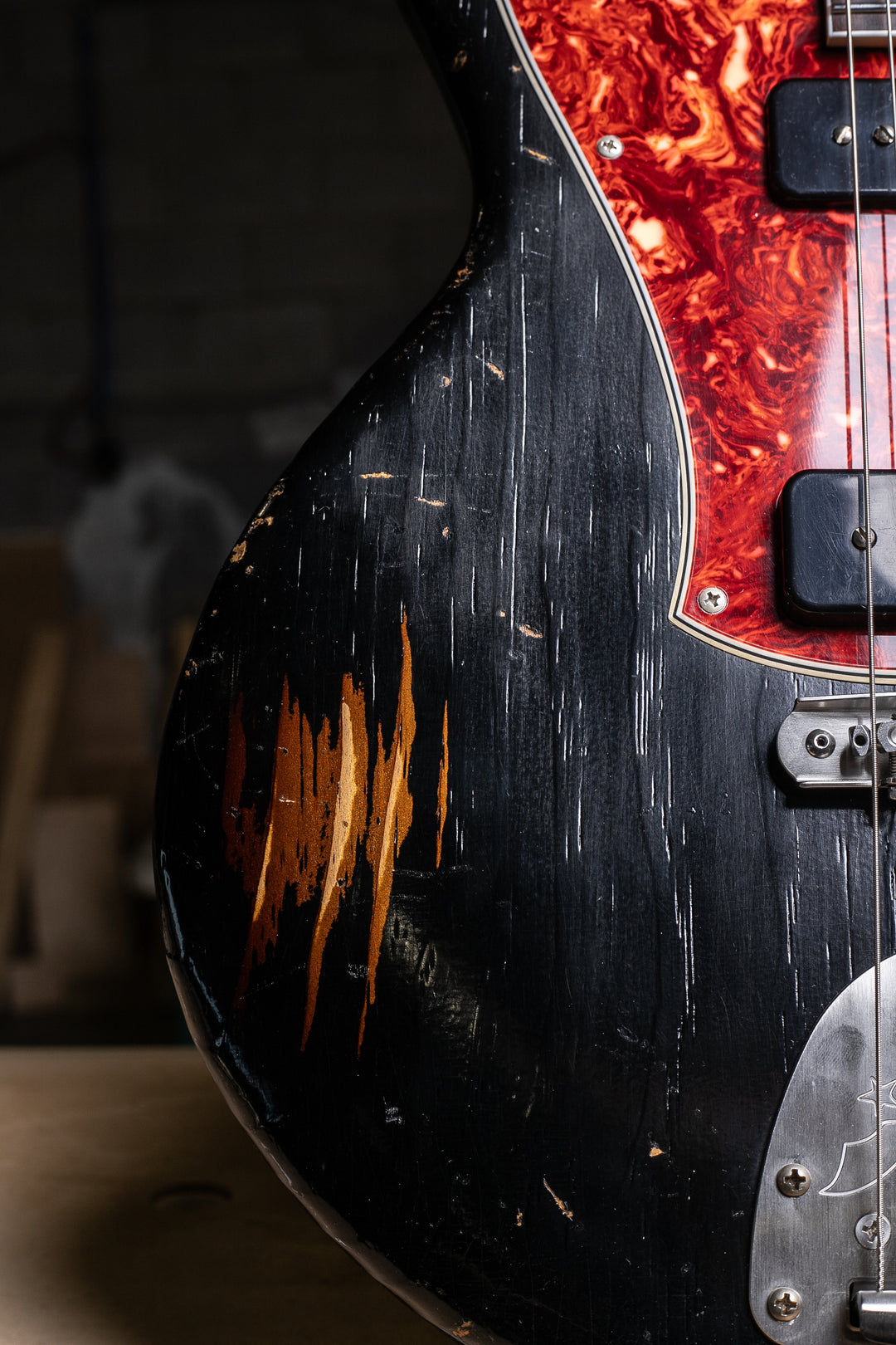 Novo Serus J in Bull Black over Amber Burst