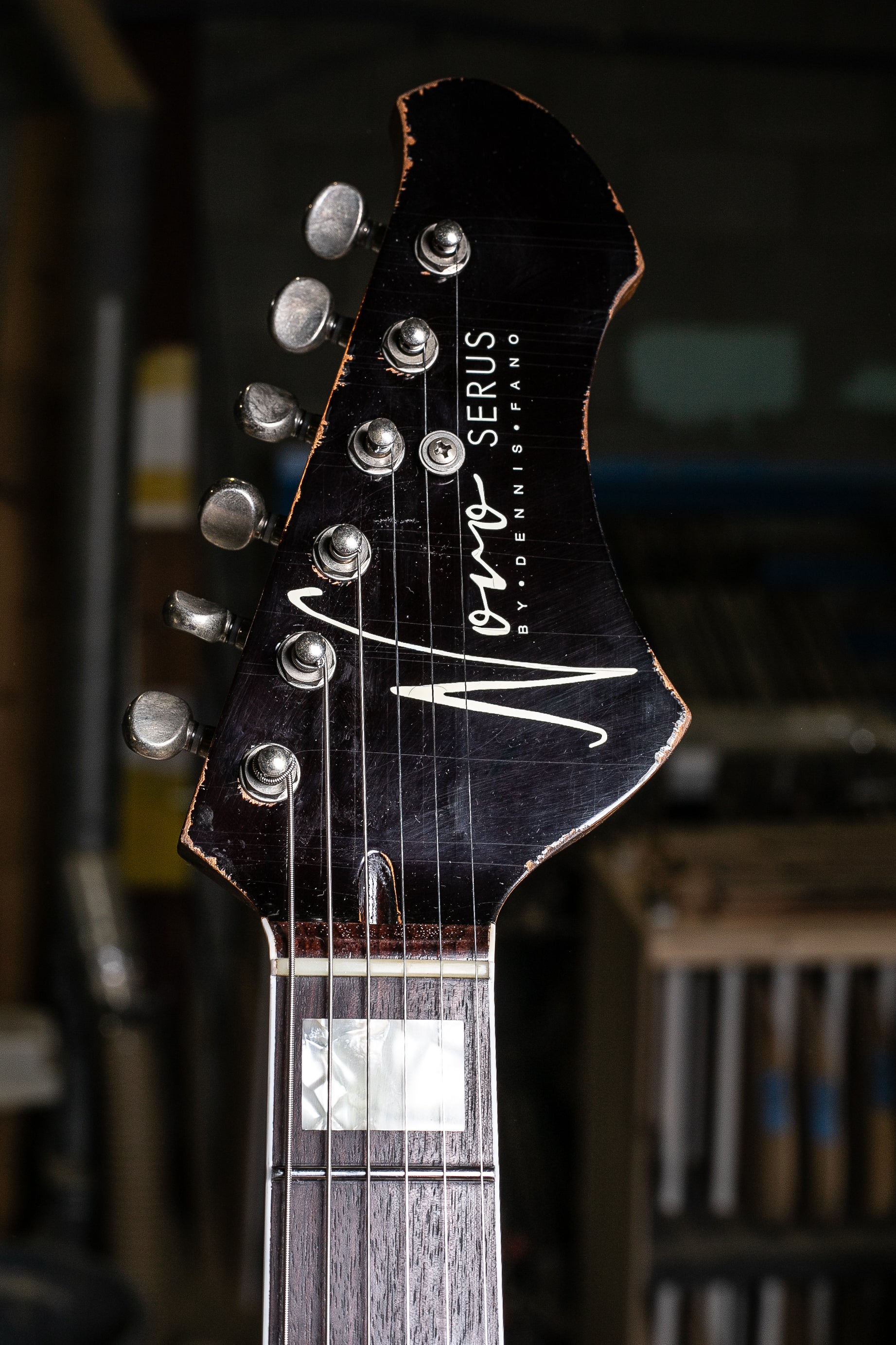 Novo Serus J in Bull Black over Amber Burst – Novo Guitars