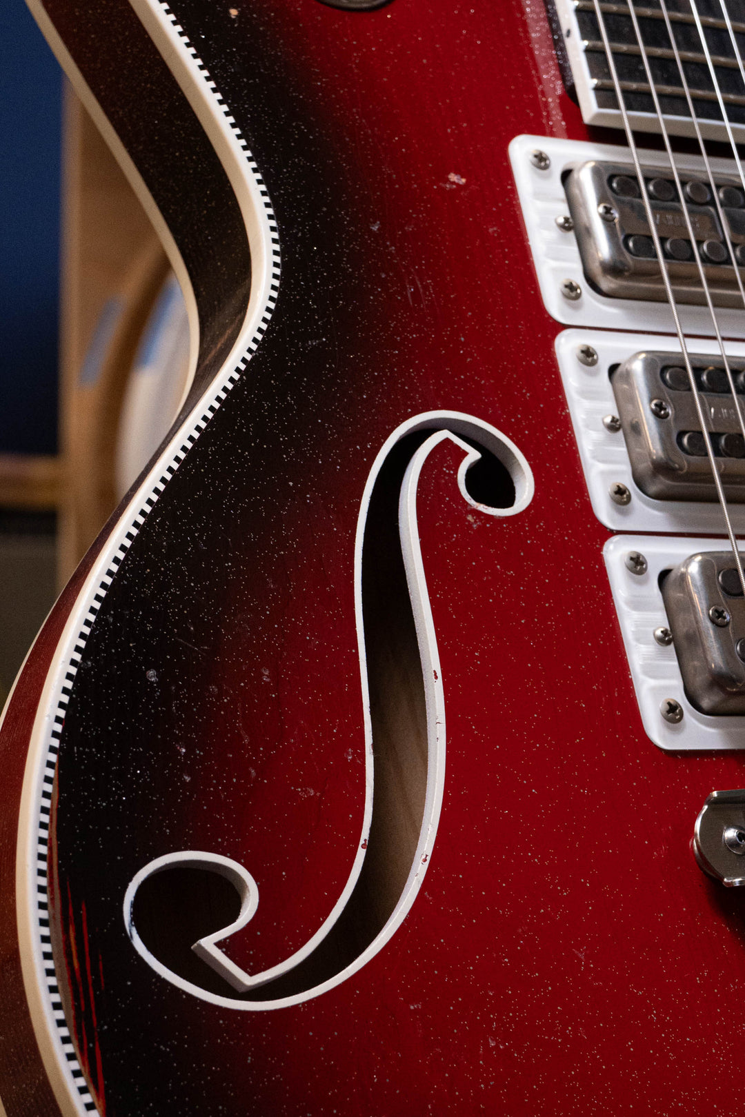 MIRIS J - Silvertone Burst | Signature (4 of 4)