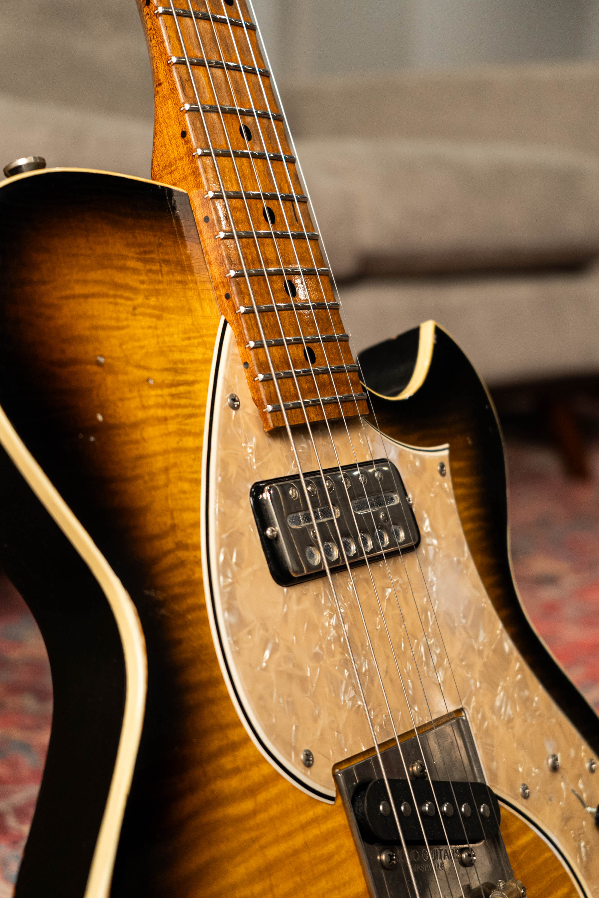 Signature Solus F2 - 2-Tone Burst – Novo Guitars