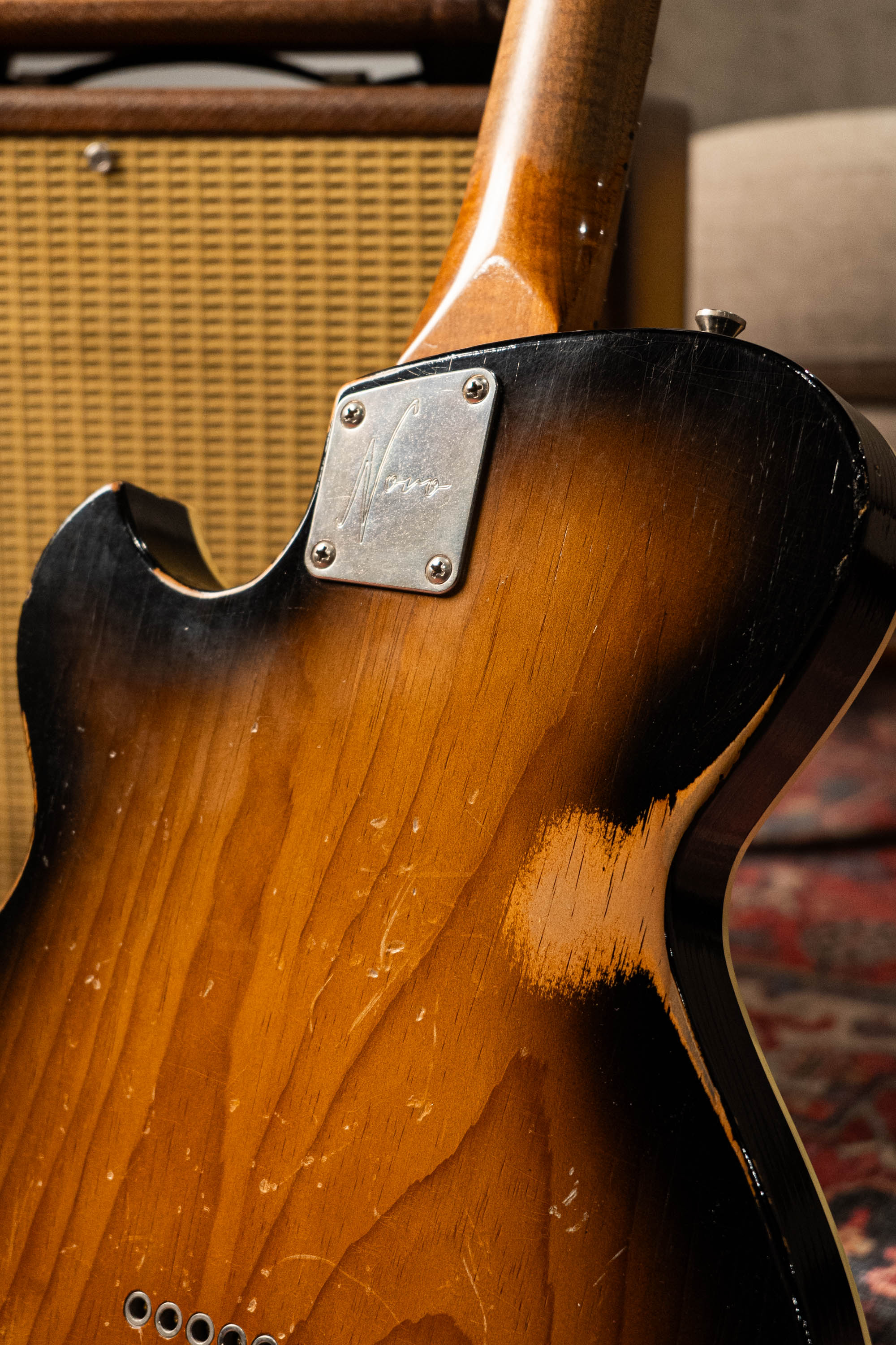 Signature Solus F2 - 2-Tone Burst – Novo Guitars