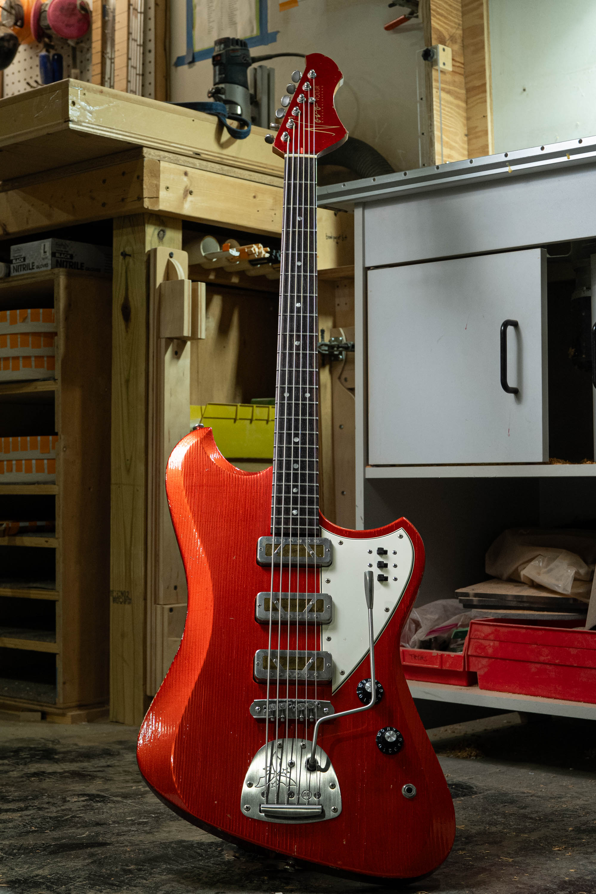 VOLTUR B6 – Novo Guitars