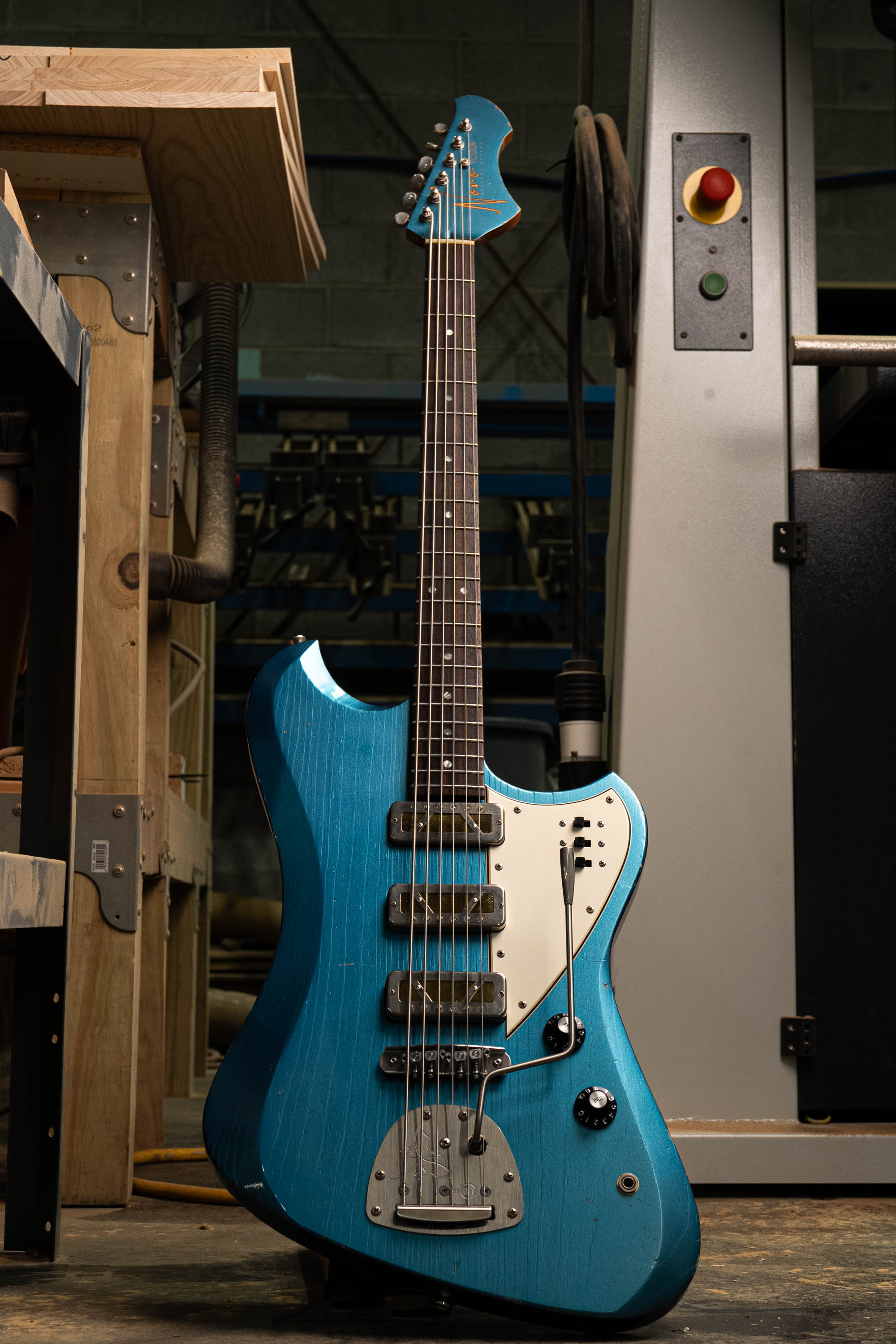 VOLTUR B6 – Novo Guitars