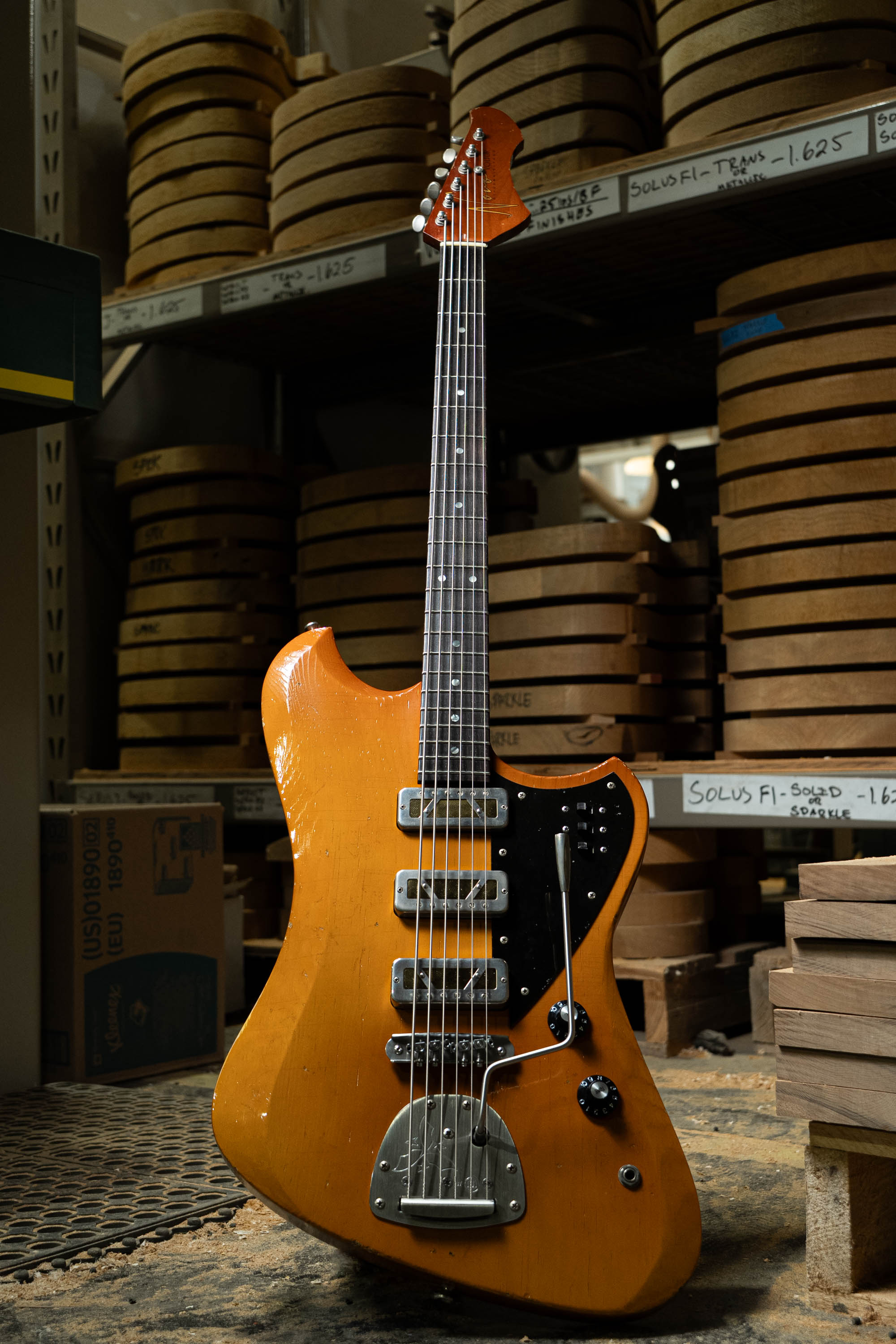 VOLTUR B6 – Novo Guitars