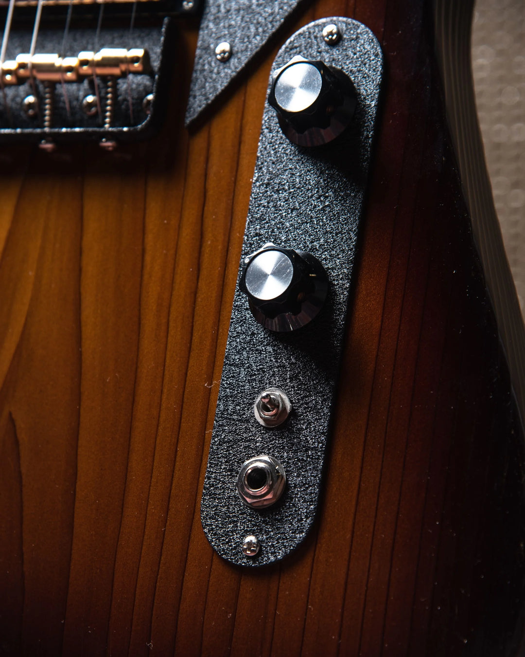 NOVO SIGNATURE VOLTUR - Tobacco Burst