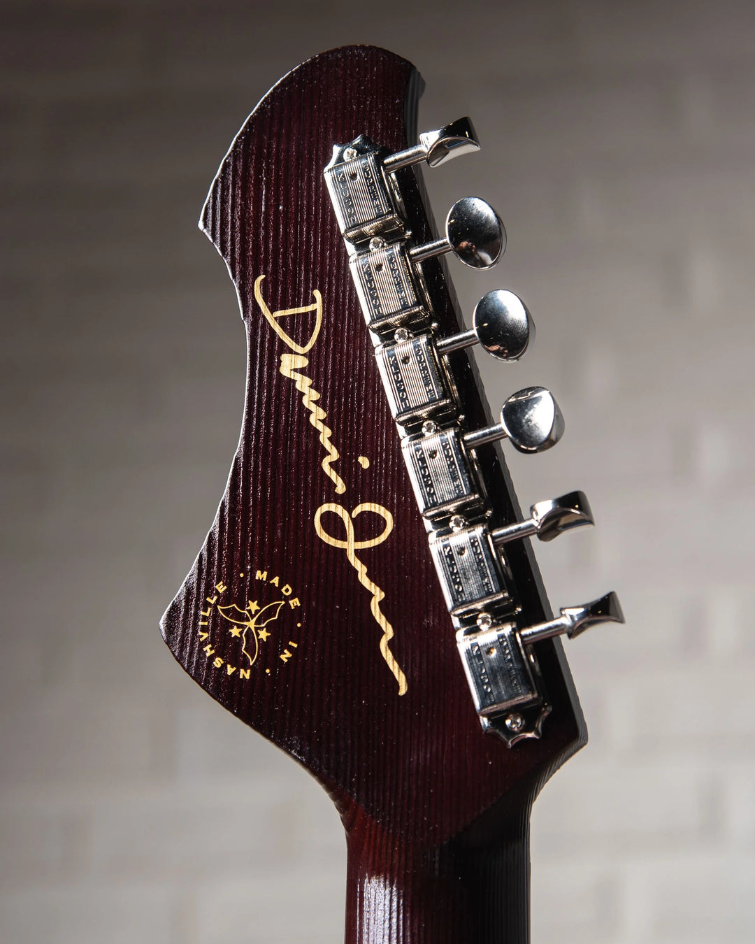NOVO SIGNATURE VOLTUR - Tobacco Burst